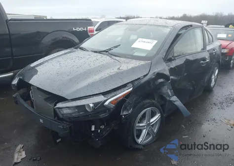 2024 Kia Forte Lxs z USA, uszkodzony, nr VIN 3KPF24AD4RE708981